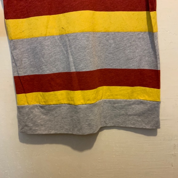 Scarlet and gold striped V neck heather gray Gryffindor t shirt Size XL - Picture 4 of 4